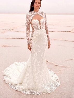 Jeune bridal London Floral Lace Long-Sleeve Bridal Gown